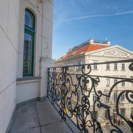 Vienna Residence, City Hall - Parliament-2